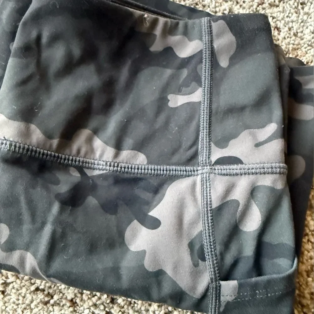 Zyia Active Bike Shorts Camouflage small green black booty shorts exercise